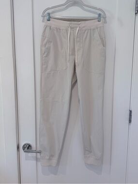 Lululemon Men’s ABC Jogger
Regular